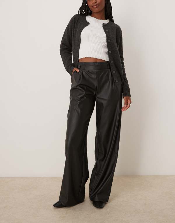 【送料無料】 ジェイディーワイ レディース カジュアルパンツ ボトムス JDY high waist wide leg faux leather pants in black Black