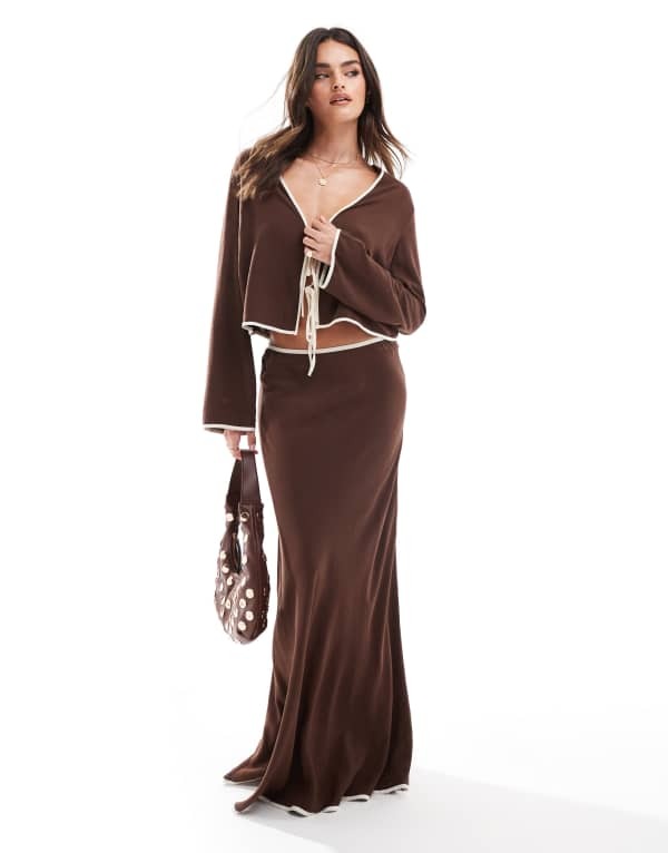 エイソス レディース ボトムス スカート コントラスト リネン マキシ ASOS DESIGN linen blend contrast trim maxi skirt in chocolate brown ブラウン