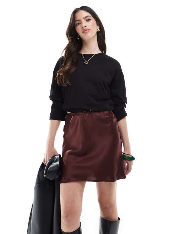 ミスセルフフリッジ レディース ボトムス スカート ミニ サテン Miss Selfridge satin bias cut mini skirt with bow in chocolate Chocolate チョコレート
