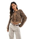 【送料無料】 エイソス レディース カーディガン アウター ASOS DESIGN knitted tie front leopard print cardigan with bow detail in mocha Leopard(4)