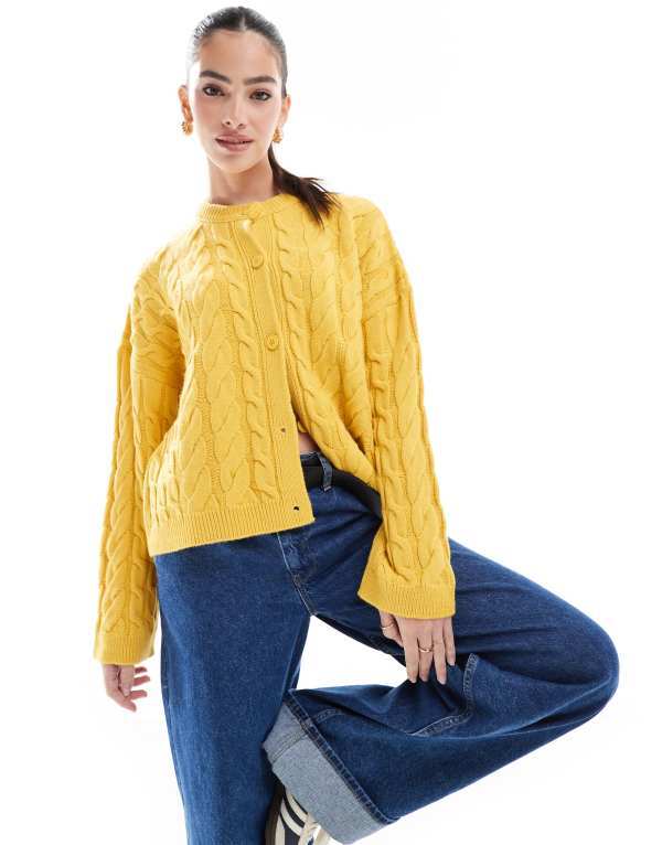 【送料無料】 ミスセルフフリッジ レディース カーディガン アウター Miss Selfridge chunky heavy weight cable knit cardigan in mustard Mustard