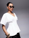 【送料無料】 エイソス レディース Tシャツ トップス ASOS DESIGN interlock V-neck T-shirt with pleated waist in cream CREAM