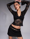 【送料無料】 エイソス レディース Tシャツ トップス ASOS DESIGN lace plunge lace trim v neck top with flared sleeves in black Black(4)