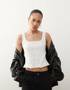 【送料無料】 コルージョン レディース ベスト トップス COLLUSION hook and eye detailed tank top in white W...