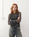 【送料無料】 コルージョン レディース Tシャツ トップス COLLUSION ruched detail blur check mesh long sleeve top Monochrome check(4)
