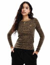 【送料無料】 リーバイス レディース Tシャツ トップス Levi's batwing logo cheetah print long sleeve T-shirt in brown brown