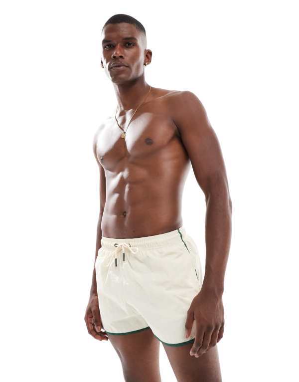 【送料無料】 ベルシュカ メンズ ハーフパンツ・ショーツ 水着 Bershka runner swimshorts in cream CREAM