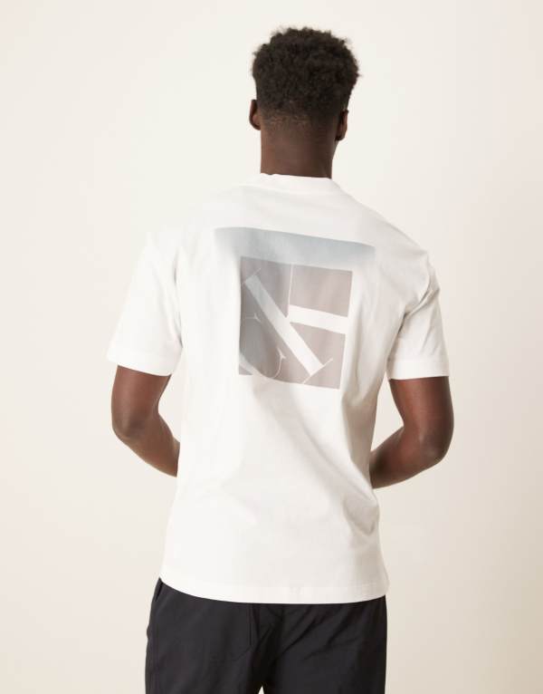 ̵ Х󥯥饤  T ȥåץ Calvin Klein Jeans ombre backprint graph...