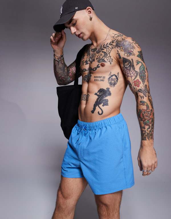 【送料無料】 エイソス メンズ ハーフパンツ・ショーツ 水着 ASOS DESIGN seersucker swim shorts in short length in blue BLUE