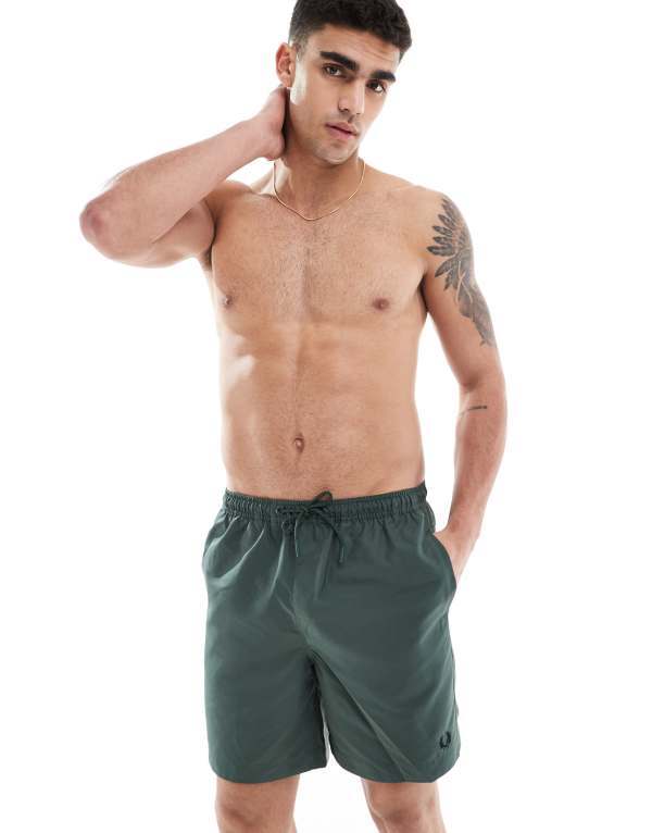 【送料無料】 フレッドペリー メンズ ハーフパンツ・ショーツ 水着 Fred Perry swim shorts in dark green Green