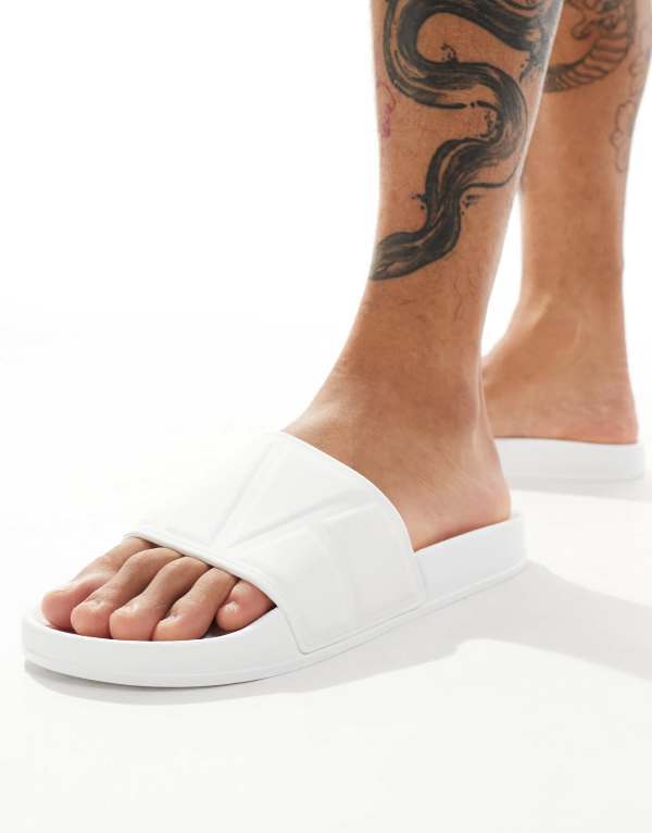【送料無料】 エイソス メンズ サンダル シューズ ASOS DESIGN sliders in white White