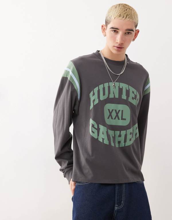 【送料無料】 コルージョン メンズ Tシャツ トップス COLLUSION long sleeve relaxed printed T-shirt in charcoal CHARCOAL