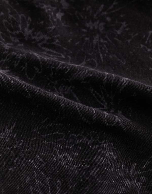 【送料無料】 エイソス メンズ ハーフパンツ・ショーツ ボトムス ASOS DESIGN slim regular length denim shorts with floral print Washed Black