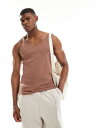 【送料無料】 エイソス メンズ ベスト トップス ASOS DESIGN muscle fit rib tank top in brown Cacao nibs