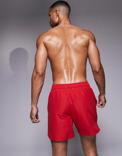 【送料無料】 エイソス メンズ ハーフパンツ・ショーツ 水着 ASOS DESIGN swim shorts in mid length with embroidery in red RED