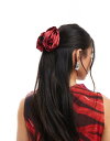 【送料無料】 エイソス レディース ヘアアクセサリー アクセサリー ASOS DESIGN corsage hair claw in red Red