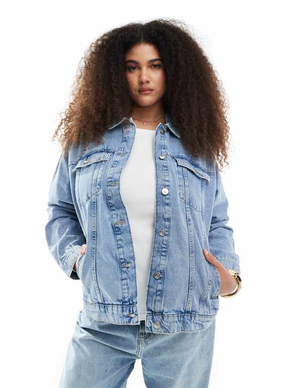 【送料無料】 オンリーカーブ レディース ジャケット・ブルゾン アウター ONLY Curve oversized denim jacket in light blue wash Light Blue Denim