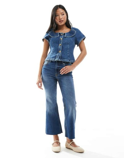 【送料無料】 ストラディバリウス レディース デニムパンツ ボトムス Stradivarius Petite D78 cropped flare jeans in medium wash MBLUE 【送料無料】 ストラディバリウス レディース デニムパンツ ボトムス Stradivarius Petite D78 cropped flare jeans in medium wash MBLUE