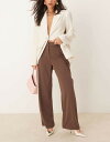 【送料無料】 エイソス レディース カジュアルパンツ ボトムス ASOS DESIGN tailored slinky wide leg pants with wrap pleat detail in chocolate Chocolate(4)