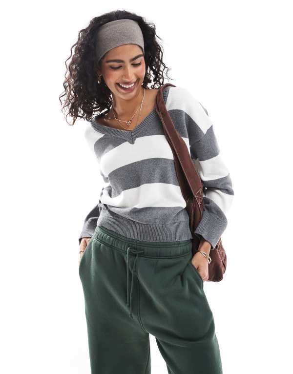 ̵ åȥ󥪥 ǥ ˥åȡ  Cotton On V-neck preppy sweater in g...