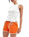 【送料無料】 モンキ レディース ハーフパンツ・ショーツ ボトムス Monki heavy jersey shorts with curved hem in orange Orange