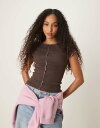 【送料無料】 エイソス レディース Tシャツ トップス ASOS DESIGN cap sleeve baby tee with pink seam detail in chocolate BROWN