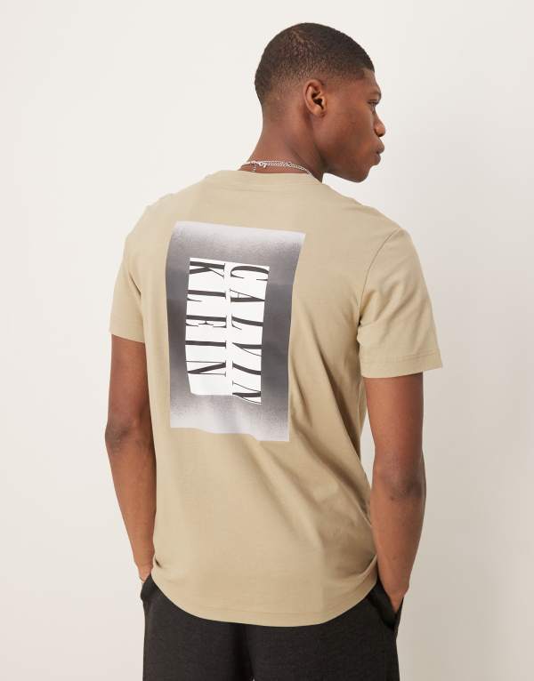 ̵ Х󥯥饤  T ȥåץ Calvin Klein Jeans ombre box back print ...