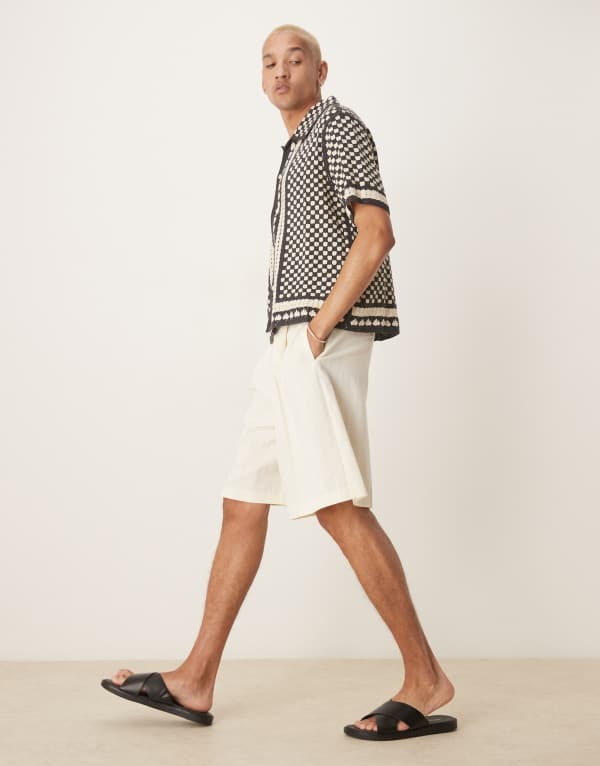 【送料無料】 エイソス メンズ ハーフパンツ・ショーツ ボトムス ASOS DESIGN smart bermuda shorts in yellow check YELLOW
