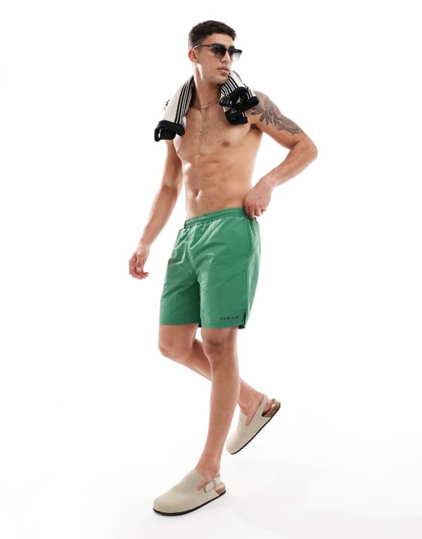 【送料無料】 ファーラー メンズ ハーフパンツ・ショーツ 水着 Farah edgar swim shorts in green Green