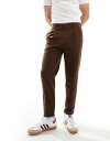 【送料無料】 エイソス メンズ カジュアルパンツ ボトムス ASOS DESIGN smart tapered sweatpants in brown BROW...