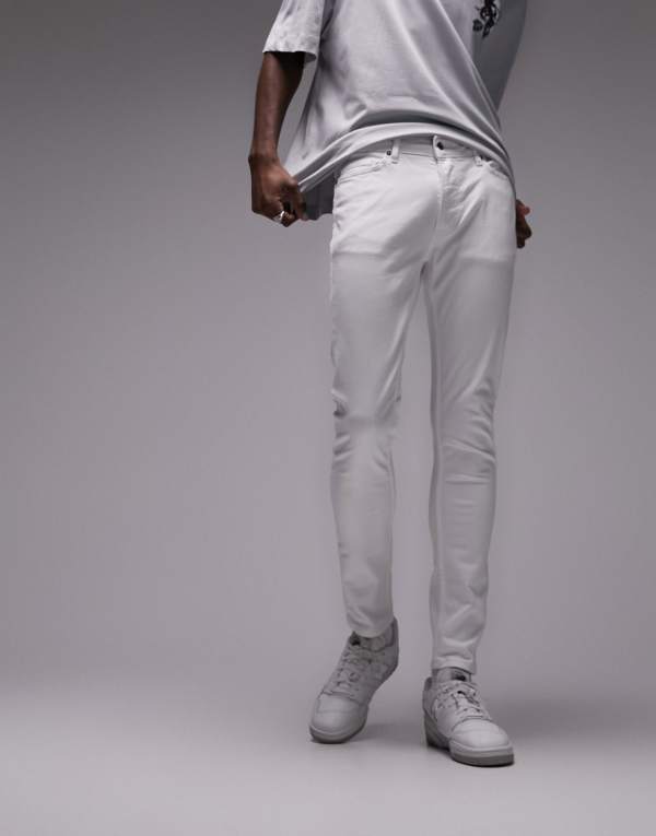 【送料無料】 トップマン メンズ デニムパンツ ボトムス Topman skinny jeans in white White