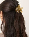 【送料無料】 デザインビーロンドン レディース ヘアアクセサリー アクセサリー DesignB London flower hair claw in khaki...