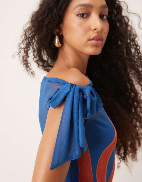 【送料無料】 ネバーフリードレスド レディース ワンピース トップス Never Fully Dressed asymmetric off shoulder maxi dress in blue sun print Cobalt