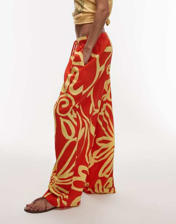 【送料無料】 トップショップ レディース カジュアルパンツ ボトムス Topshop linen blend balloon pants in bright orange abstract floral print GREEN