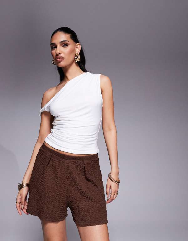エイソス レディース ボトムス ハーフパンツ・ショーツ ショートパンツ ASOS DESIGN textured shorts in chocolate Chocolate チョコレート