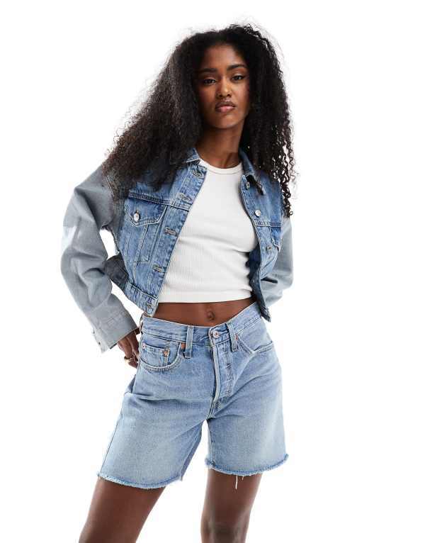 【送料無料】 リーバイス レディース ハーフパンツ・ショーツ ボトムス Levi's 501 mid thigh low waisted denim shorts in mid blue BLUE