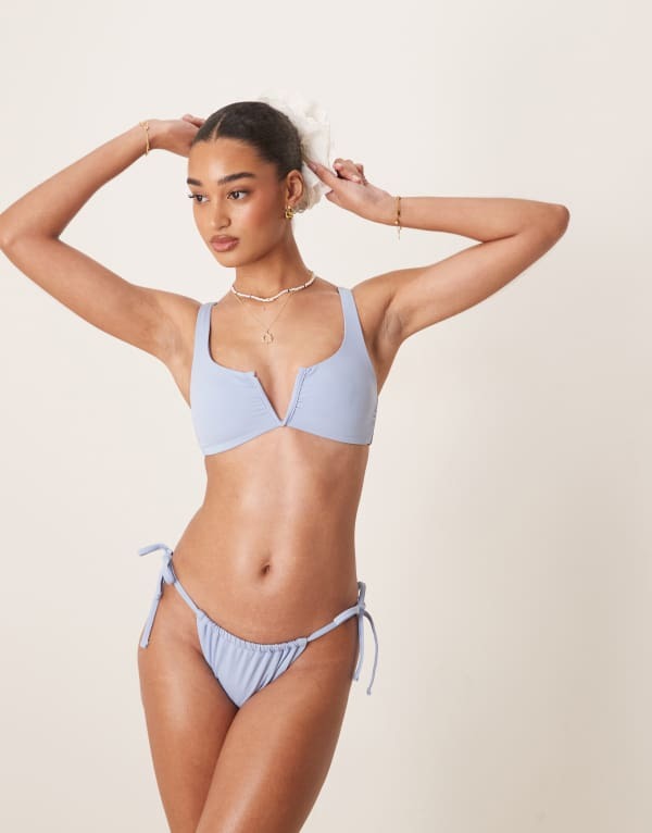 【送料無料】 エイソス レディース トップのみ 水着 ASOS DESIGN Maya mix and match v wire cropped bikini top in blue Blue