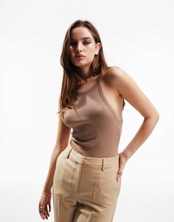 【送料無料】 エイソス レディース シャツ トップス ASOS DESIGN asymmetric strappy back bodysuit in taupe Taupe