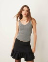 【送料無料】 ジェイディーワイ レディース ベスト トップス JDY knitted glitter tank top in silver SILVER