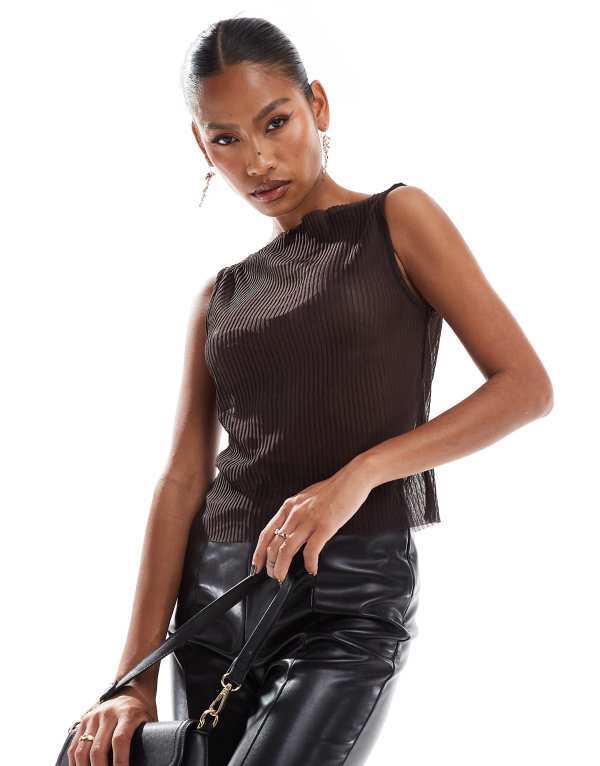 【送料無料】 エイソス レディース シャツ トップス ASOS DESIGN sheer plisse grown-on neck top in chocolate Chocolate