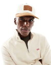 【送料無料】 リーバイス メンズ 帽子 アクセサリー Levi's patch logo relaxed dad heritage baseball cap in ecru/tan Ecru/tan