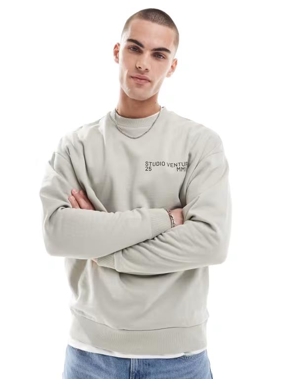 【送料無料】 エイソス メンズ パーカー・スウェット アウター ASOS DESIGN oversized sweatshirt with print in stone STONE