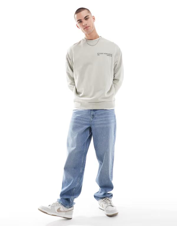 【送料無料】 エイソス メンズ パーカー・スウェット アウター ASOS DESIGN oversized sweatshirt with print in stone STONE