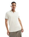【送料無料】 エイソス メンズ ポロシャツ トップス ASOS DESIGN wide rib knit v neck polo t-shirt in crea...