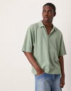 【送料無料】 エイソス メンズ ポロシャツ トップス ASOS DESIGN boxy oversized polo in sage green texture...