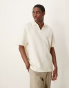 【送料無料】 エイソス メンズ ポロシャツ トップス ASOS DESIGN relaxed waffle polo in cream Coconut milk