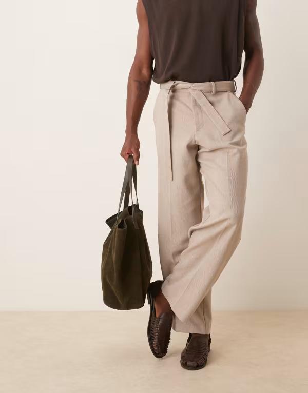 ■ボトムスサイズ USサイズ表記 ｜ ウエスト XXS(27inc) ｜ 68cm XS(28-29inc) ｜ 71-74cm S(30-31inc) ｜ 76-79cm M(32-33inc) ｜ 81-84cm L(34-35inc) ｜ 86-89cm XL(36-37inc) ｜ 91-94cm XXL(38-39inc)｜ 97-99cm XXXL(40inc) ｜ 102cm ■股下サイズ サイズ表記 ｜股下 Short(30in) ｜76cm Regular(32in)｜81cm Long(34in) ｜86cm ■ブランド ASOS DESIGN (エイソス)■商品名 ASOS DESIGN smart belted wide leg pants with wool in beige herringbone■商品は海外よりお取り寄せの商品となりますので、お届けまで10日-3週間前後お時間頂いております。 ■ブランド・商品・デザインによって大きな差異がある場合があります。 ■あくまで平均的なサイズ表ですので「目安」として参考にしてください。 ■お届けの商品は1枚目のお写真となります。色展開がある場合、2枚目以降は参考画像となる場合がございます。 ■只今、一部を除くすべて商品につきまして、期間限定で送料無料となります。 ※沖縄・離島・一部地域は追加送料(3,300円)が掛かります。