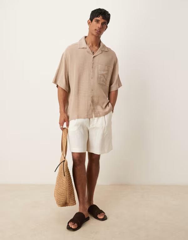 【送料無料】 エイソス メンズ シャツ トップス ASOS DESIGN boxy textured camp collar regular shirt in beige BEIGE