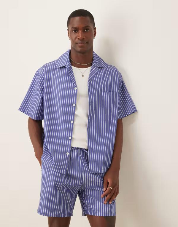 【送料無料】 エイソス メンズ シャツ トップス ASOS DESIGN boxy oversized camp collar shirt in blue stripes BLUE