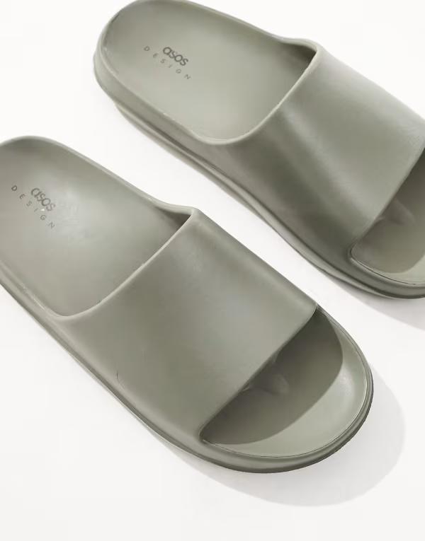 【送料無料】 エイソス メンズ サンダル シューズ ASOS DESIGN chunky sliders in khaki Khaki
